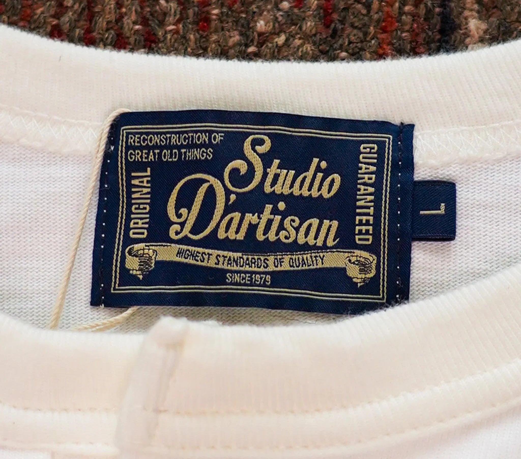 Studio D'Artisan 8174 Suvin Gold Henley Tee - White