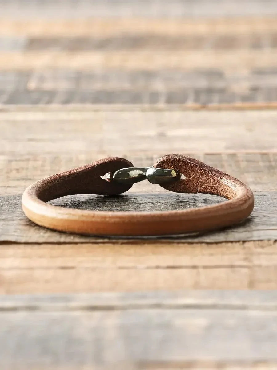 The Flat Head FN-AK4-6 Single Leather Bracelet - Tan