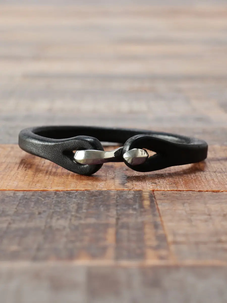 The Flat Head FN-GLB-101 Single Leather Bracelet - Black