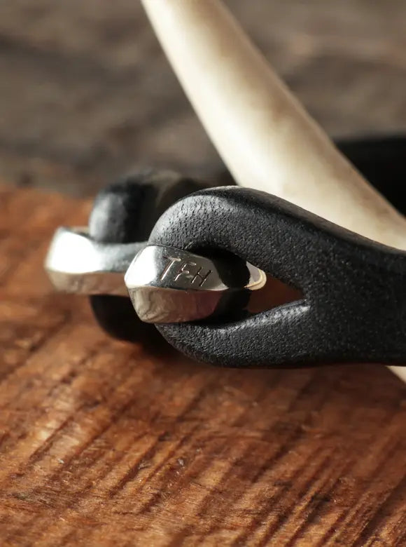 The Flat Head FN-GLB-101 Single Leather Bracelet - Black
