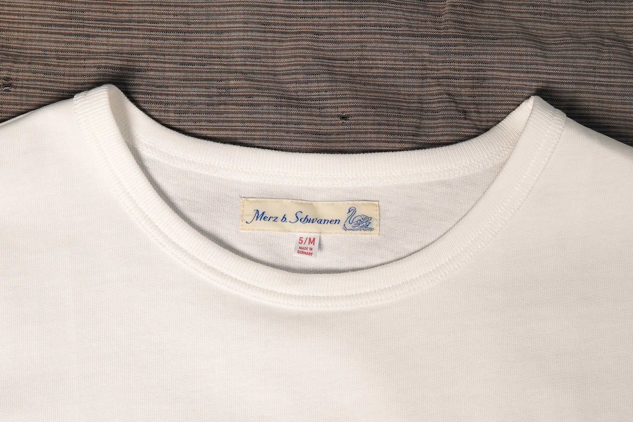 Merz b. Schwanen 2M15C Cropped Vintage Machine Refined Classic Fit T-Shirt - White